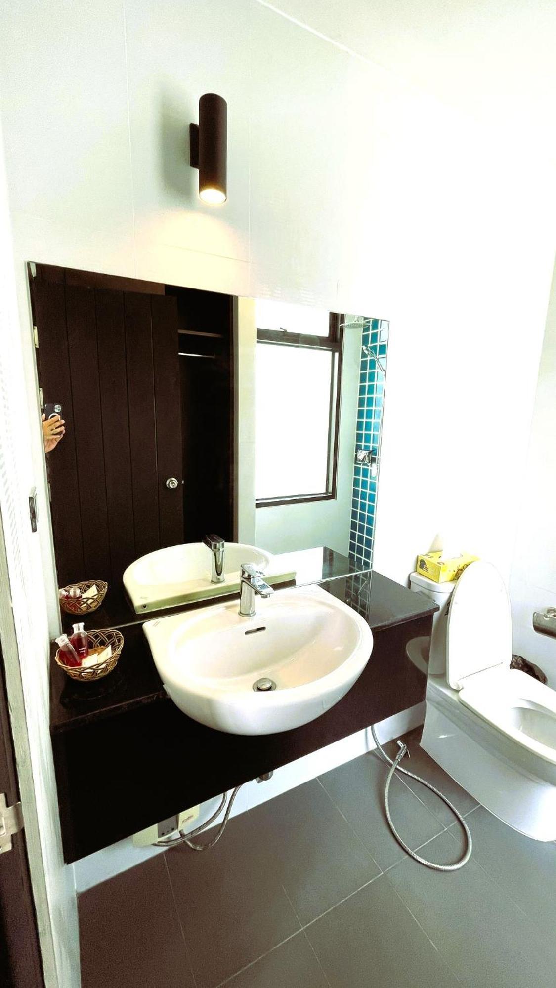 Rockstar Beach Apartments Bang Rak Beach  Exterior foto