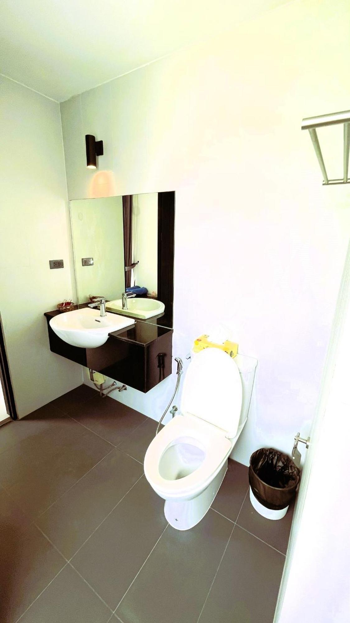 Rockstar Beach Apartments Bang Rak Beach  Exterior foto
